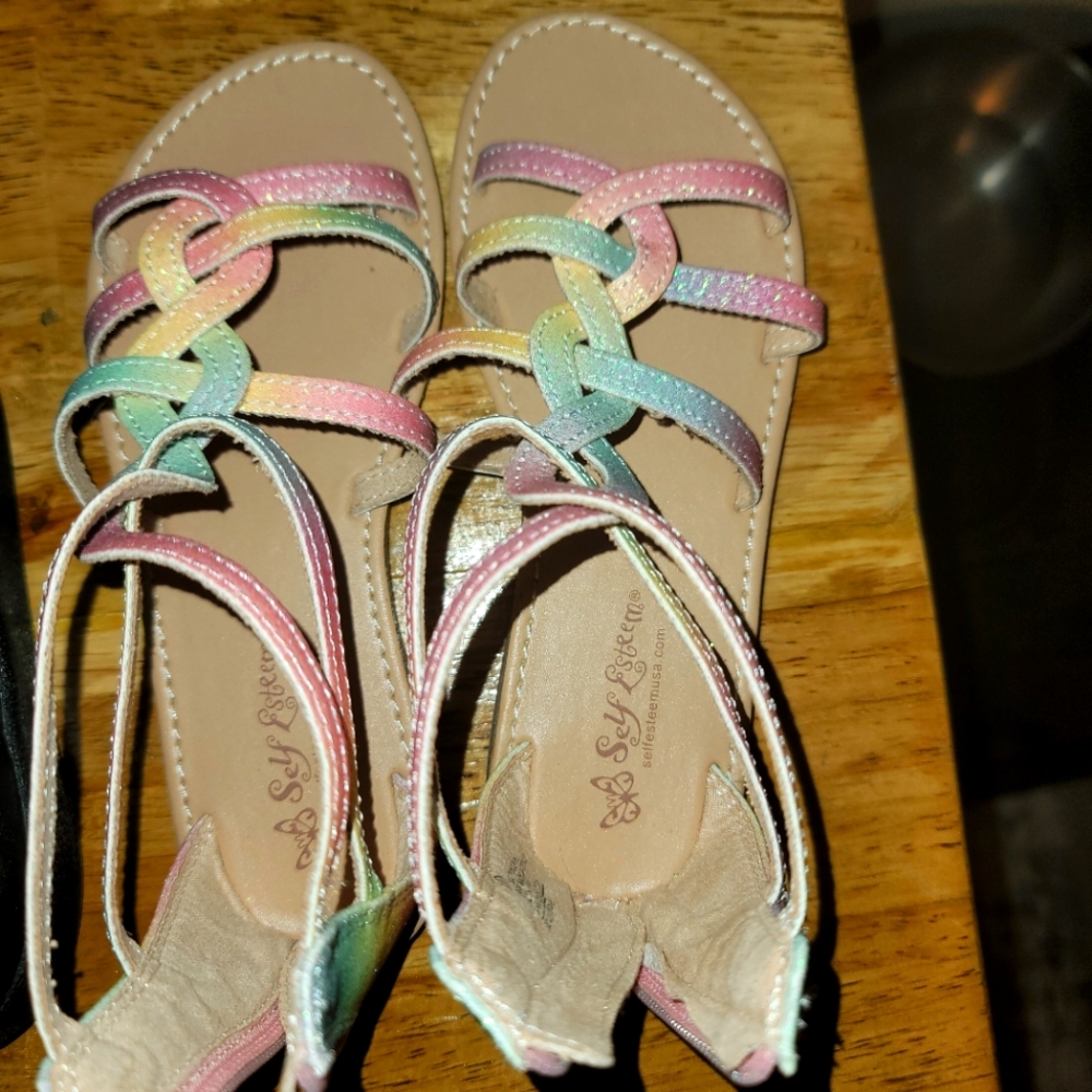 Girl's sandals